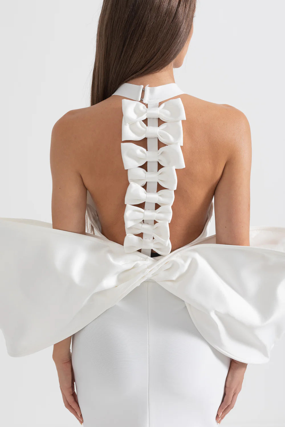 Auréole Backless Sculpted Bow Gown